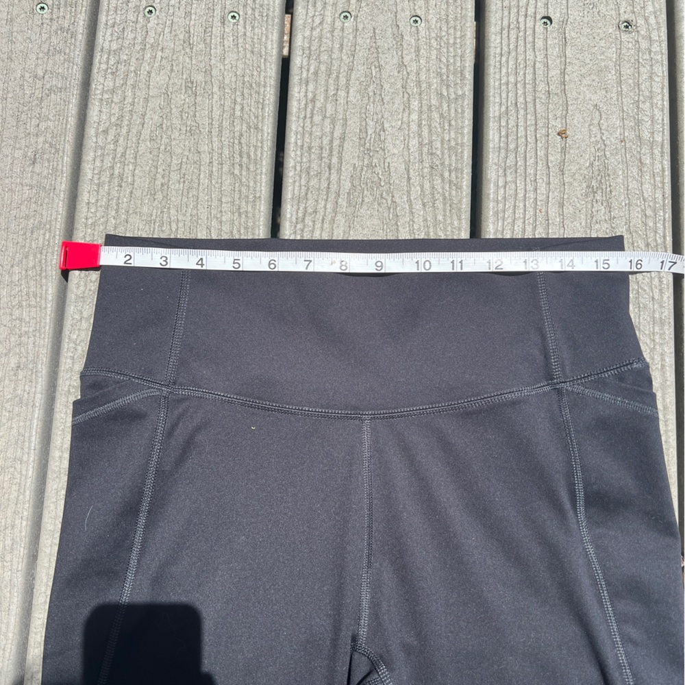 All in Motion: Women’s Athletic Leggings in Black. Size Large. - Picture 8 of 11